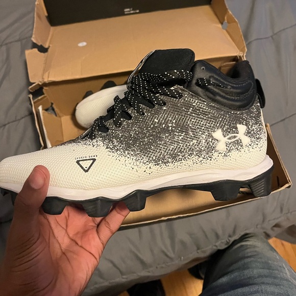 black and white under armor cleats size 7 - Picture 3 of 4